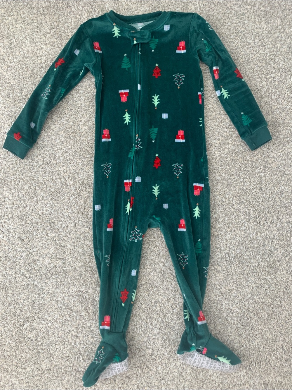 Carter’s Size 2T velvet footed pajamas green with Christmas trees and presents
